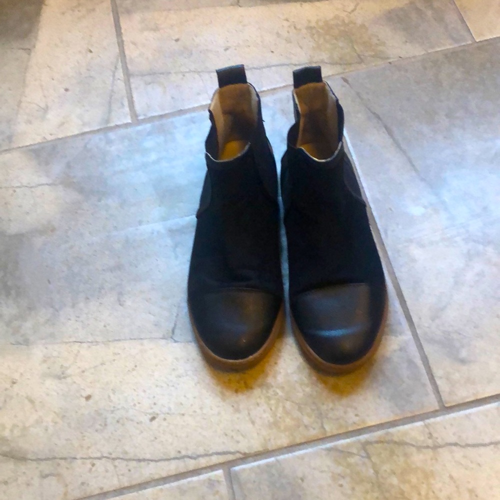 Nine West black shoe boot